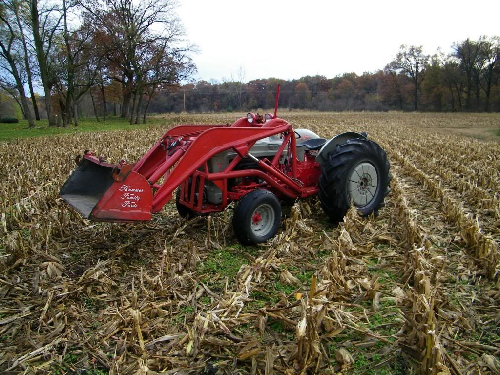 1957 Ford 850 W Loader. 