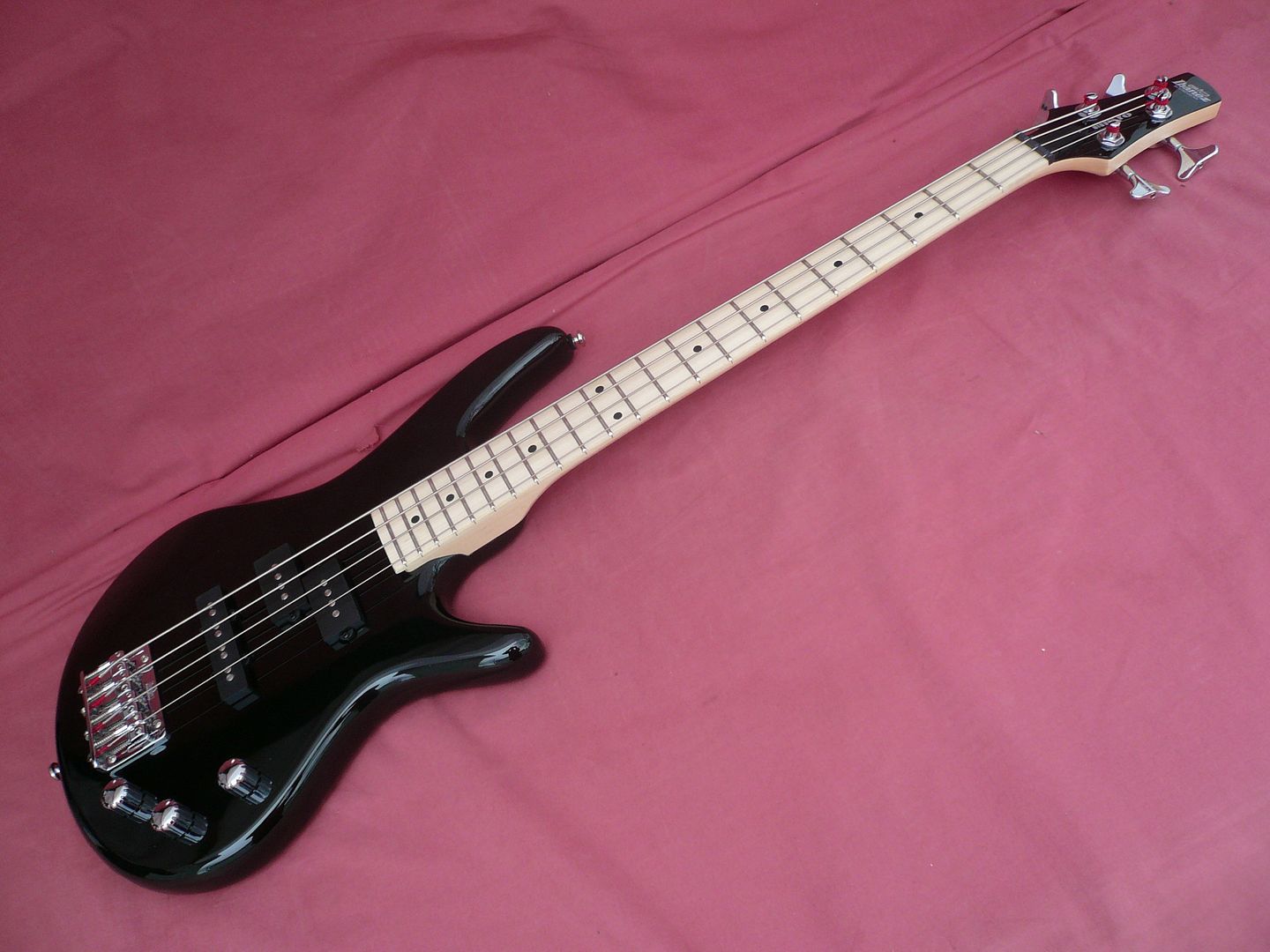 Ibanez Gsrm20m Bk Mikro Short Scale Electric Bass Guitar Black Maple Fretboard Ebay 2825