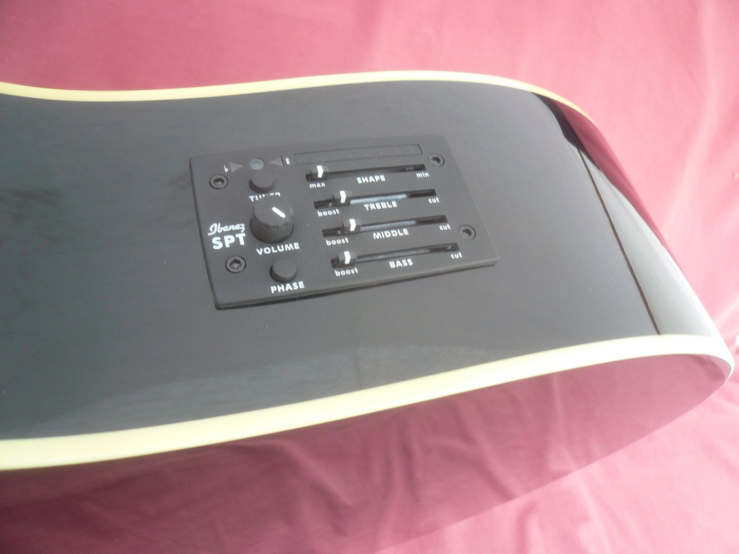 Ibanez AW70ECEBK SOLID SPRUCE TOP ACOUSTIC ELECTRIC CUTAWAY FISHMAN